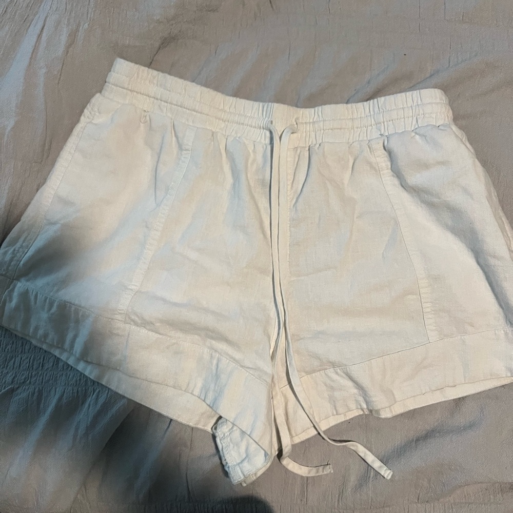 white linen shorts